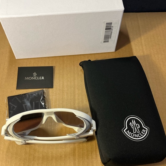 Authentic Moncler Diffractor Smoke Silver Flash oversized Unisex sun glasses - Picture 2 of 12